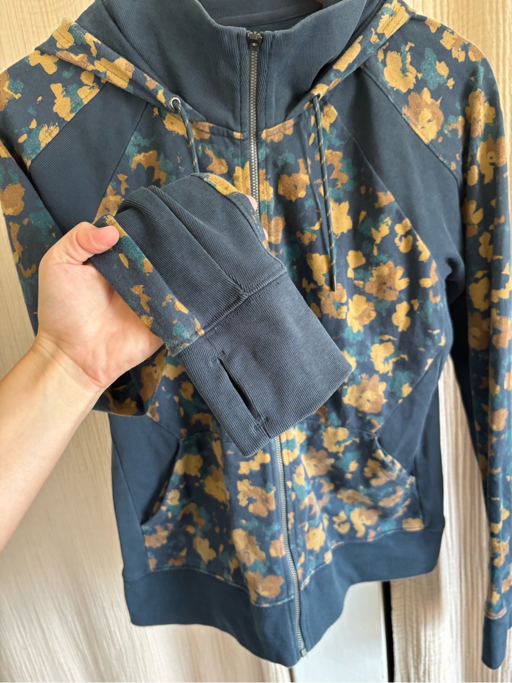 Kuhl 100% Organic Cotton Hoodie- Medium - Picture 3 of 9